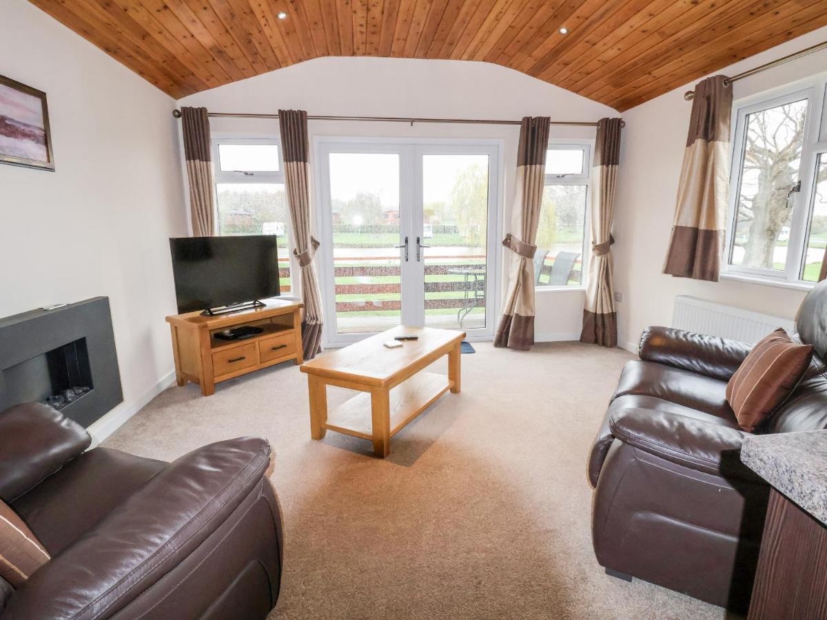 Oak Lodge Hadnall Extérieur photo